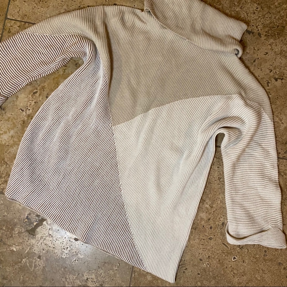 Color Block Sweater - Picture 12 of 12